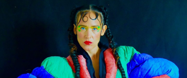 la_chica_what_the_france_cover